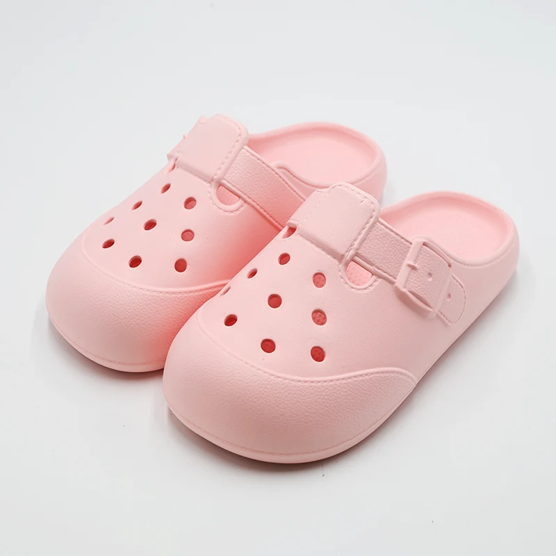 Flip Flops vs. Slajdes: Wybór odpowiedniego letniego obuwia