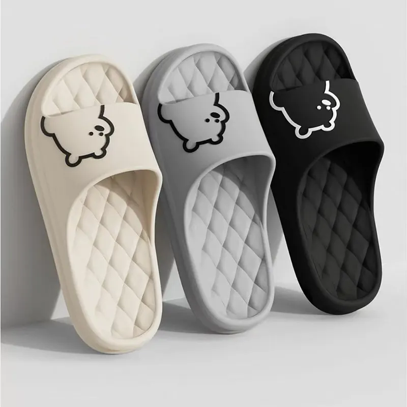 Dlaczego kapcie ze słodkim misiem stają się koniecznością w przytulnym domu?